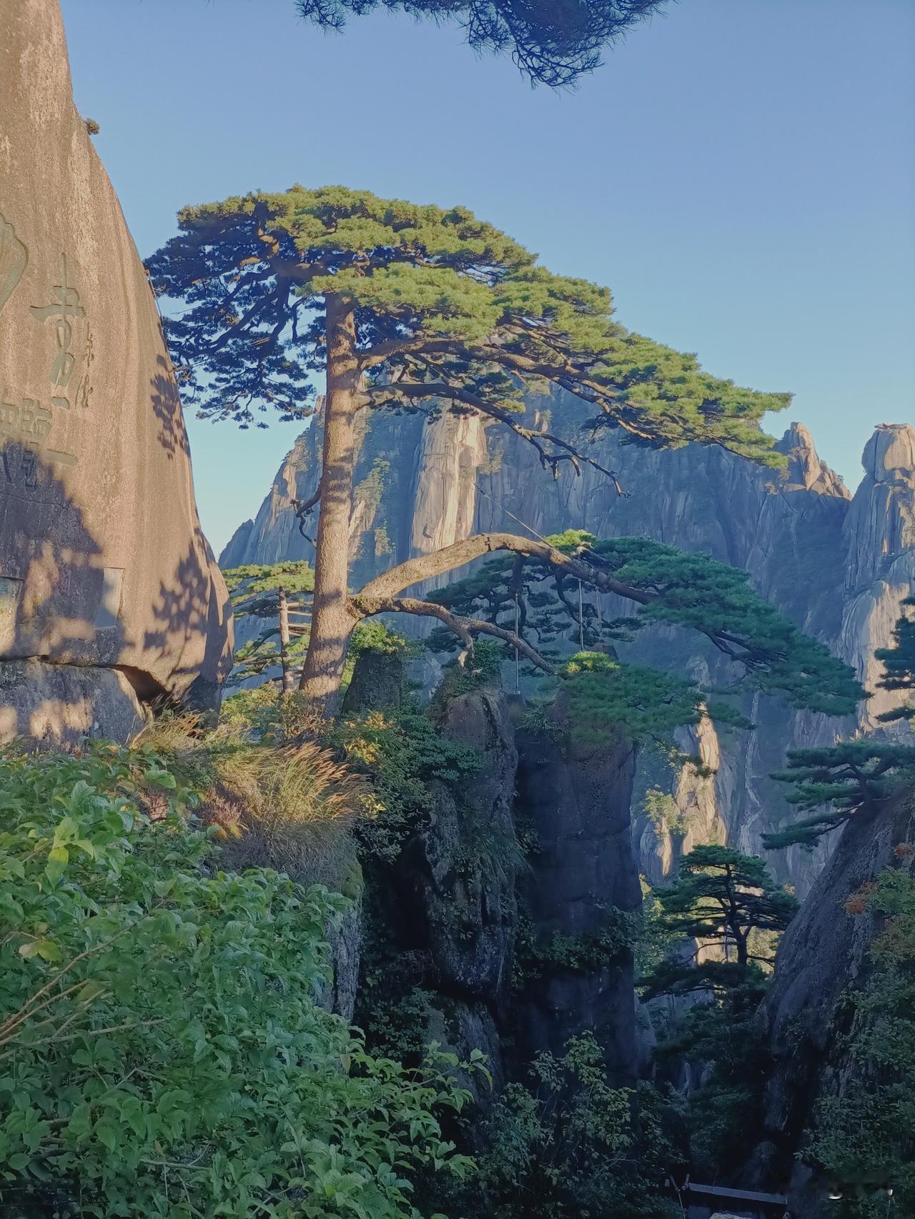 挑战黄山天都峰。