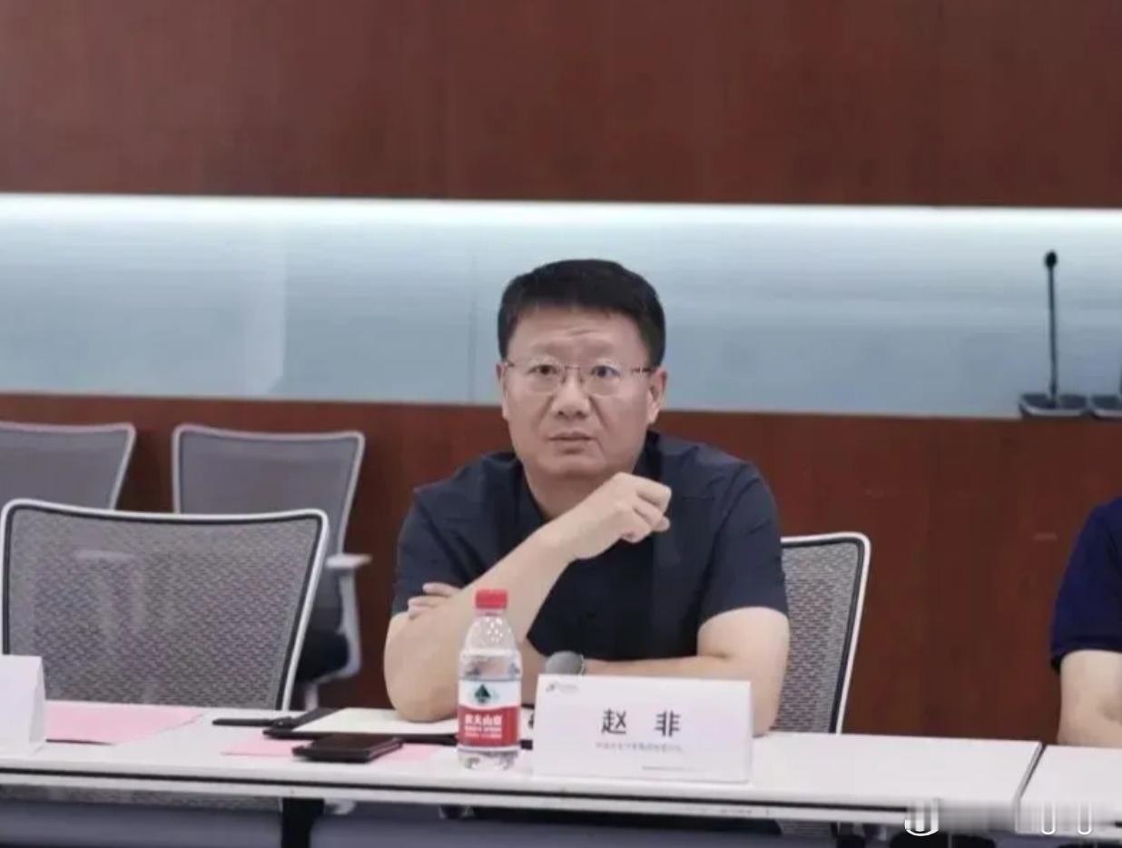 终于啊！长安汽车总裁在空悬近8个月后，接棒的是“元老级技术咖”---赵非