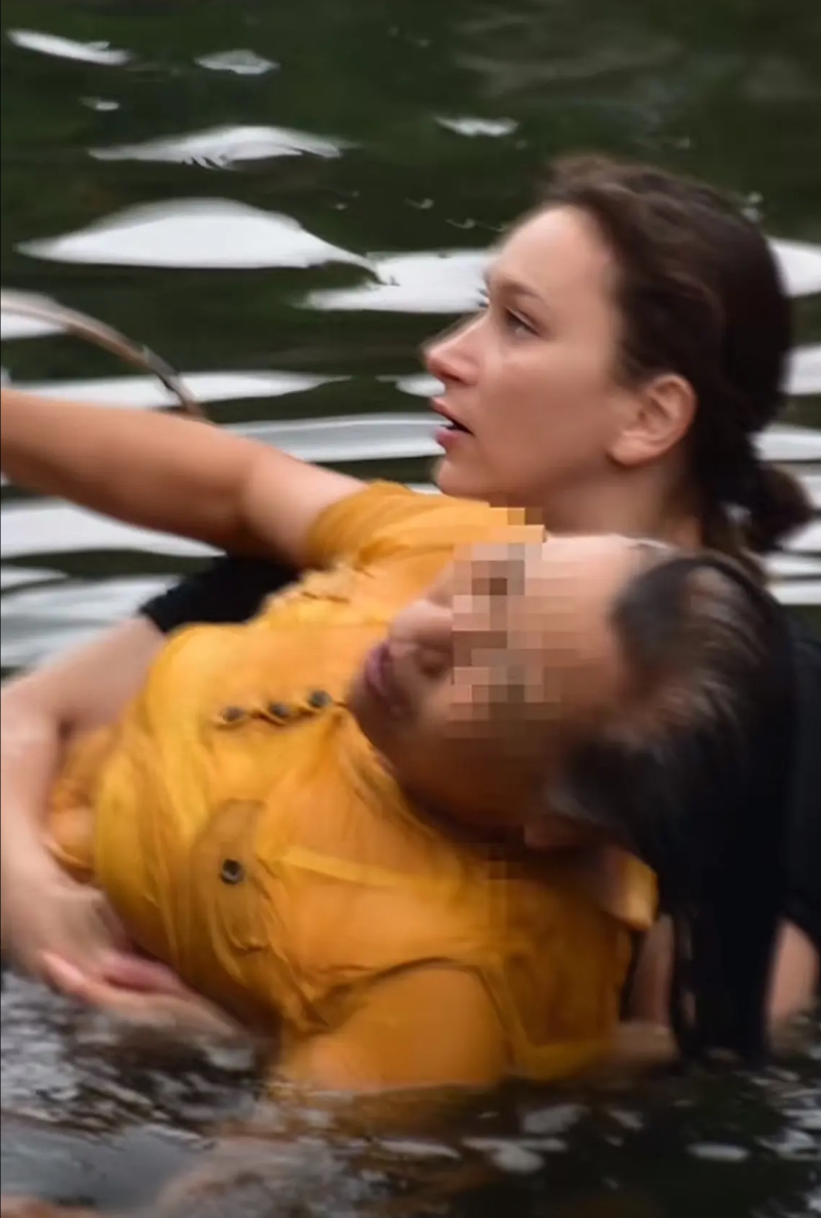 这位俄罗斯姑娘火到人民日报了绍兴河边，老奶奶洗衣服失足落水，情况危急，一位俄罗