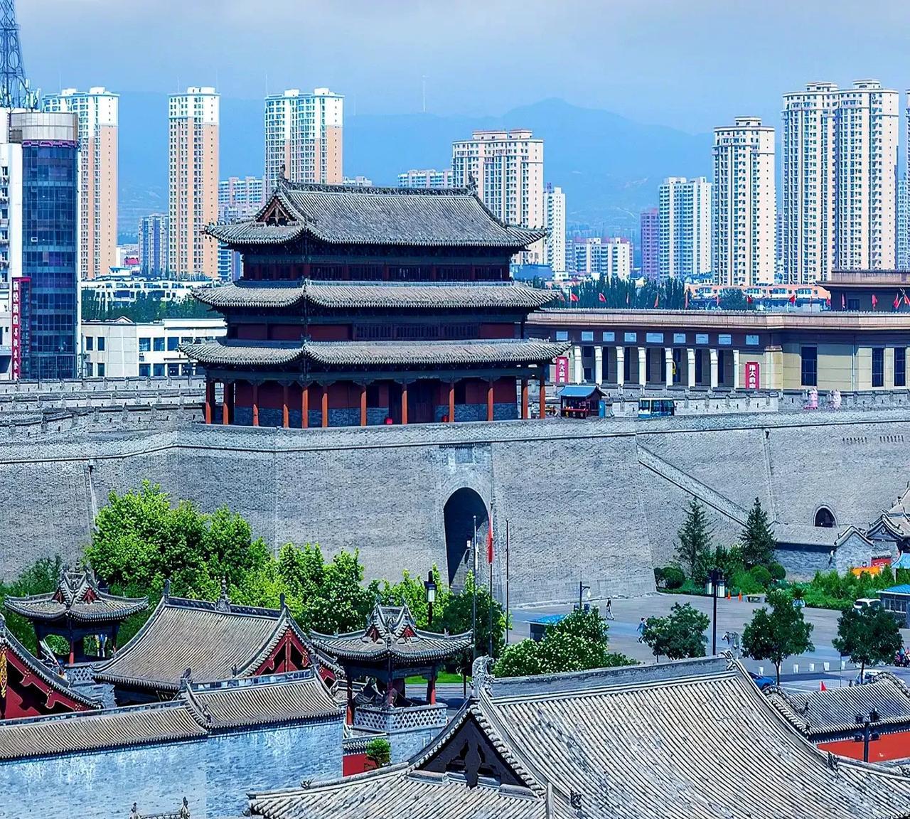 大同城墙也应该考虑恢复门票。大同善化寺恢复门票了，据说游客反而增加了。大同城墙