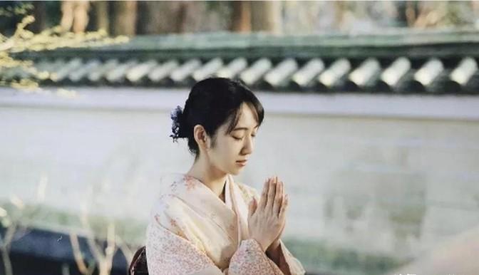 1918年，39岁的李叔同丢下妻子出家，临走前，他让学生把一封信交给妻子……