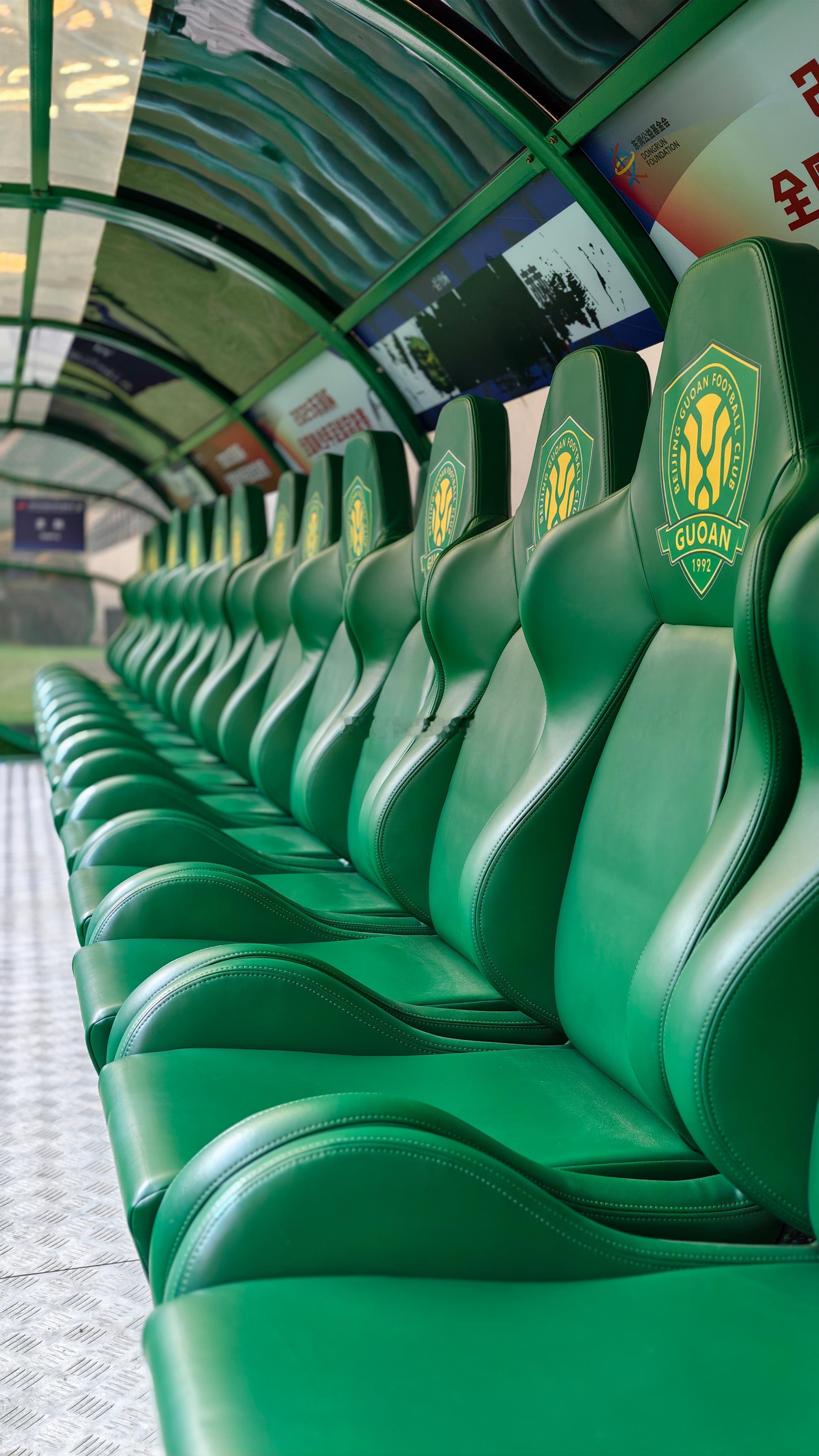 北京国安北京国安2026年的变革之风继续🔛。德国总监带来欧陆思维，功勋老臣辅