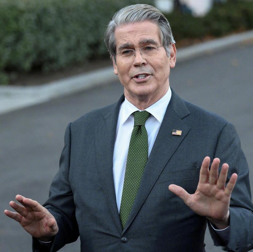 华盛顿收到坏消息，美国对华强硬派天塌了：这下特朗普该咋办才好这两天，中美在巴黎进