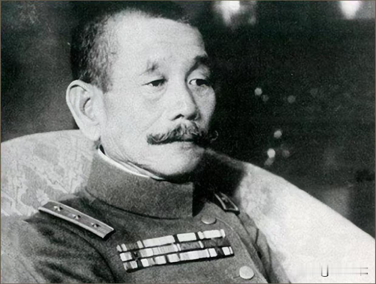 1945年，一个“汉奸”提着十亿现金和上百根金条投奔新四军，两位将领当场愣住，这