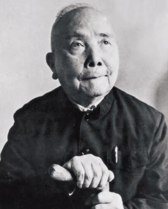 零下30度，十万大军挤在帐篷里瑟瑟发抖，战马一匹接一匹冻死在马厩。王震拍桌子吼了