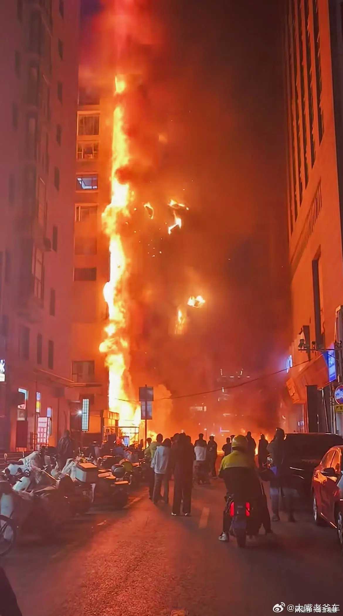 太原火灾最先起火视频曝光一个小饭馆起火，为啥如此重大伤亡？？又有人应该吃牢饭了