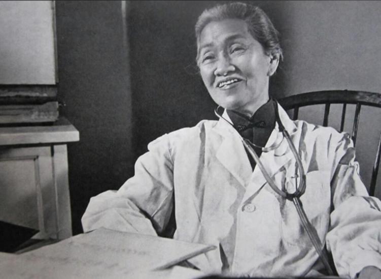 🌞1964年,一名身患重症的孕妇正要进行手术,林巧稚拦下做手术的医生,说: