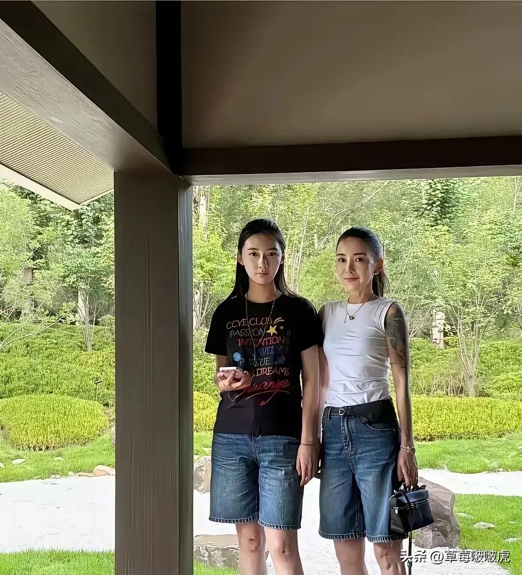 女儿都比她高了，还这么年轻的，全国都排得上号，真羡慕！