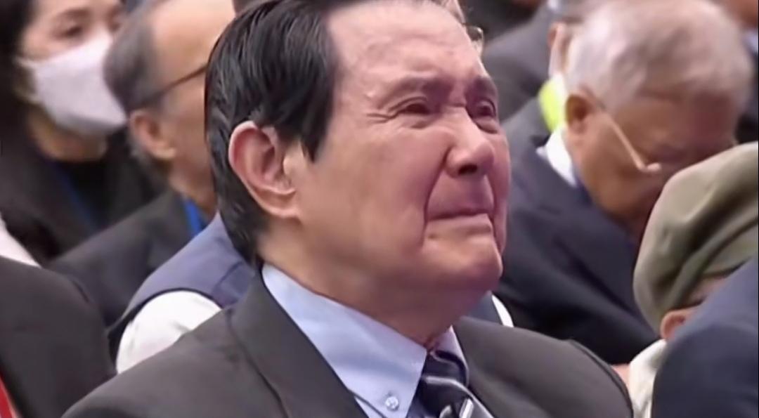 郑丽文演说，马英九哭的稀里哗啦，她的演说全程脱稿，她的演说是真的振奋人心，台下的