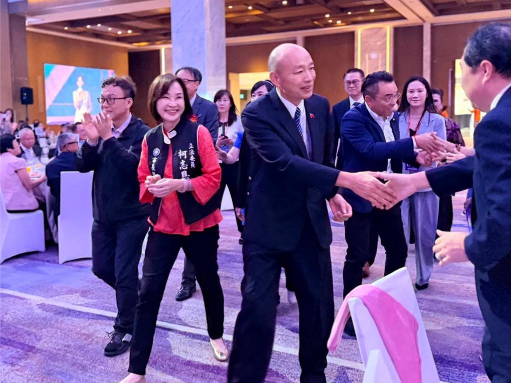 韩国瑜9月22日南下高雄，出席“世界台湾商会联合总会年会立法院晚宴”，与国民党高