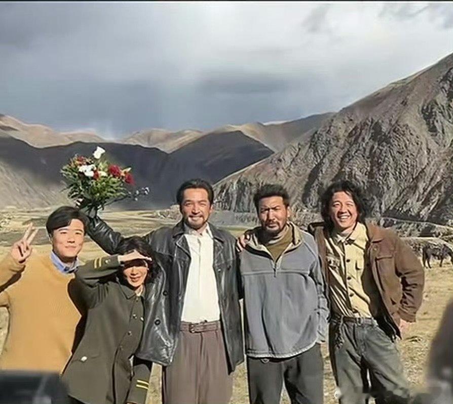 杨紫胡歌生命树杀青了杨紫胡歌生命树杀青合照路透杨紫胡歌生命树杀青了杨紫