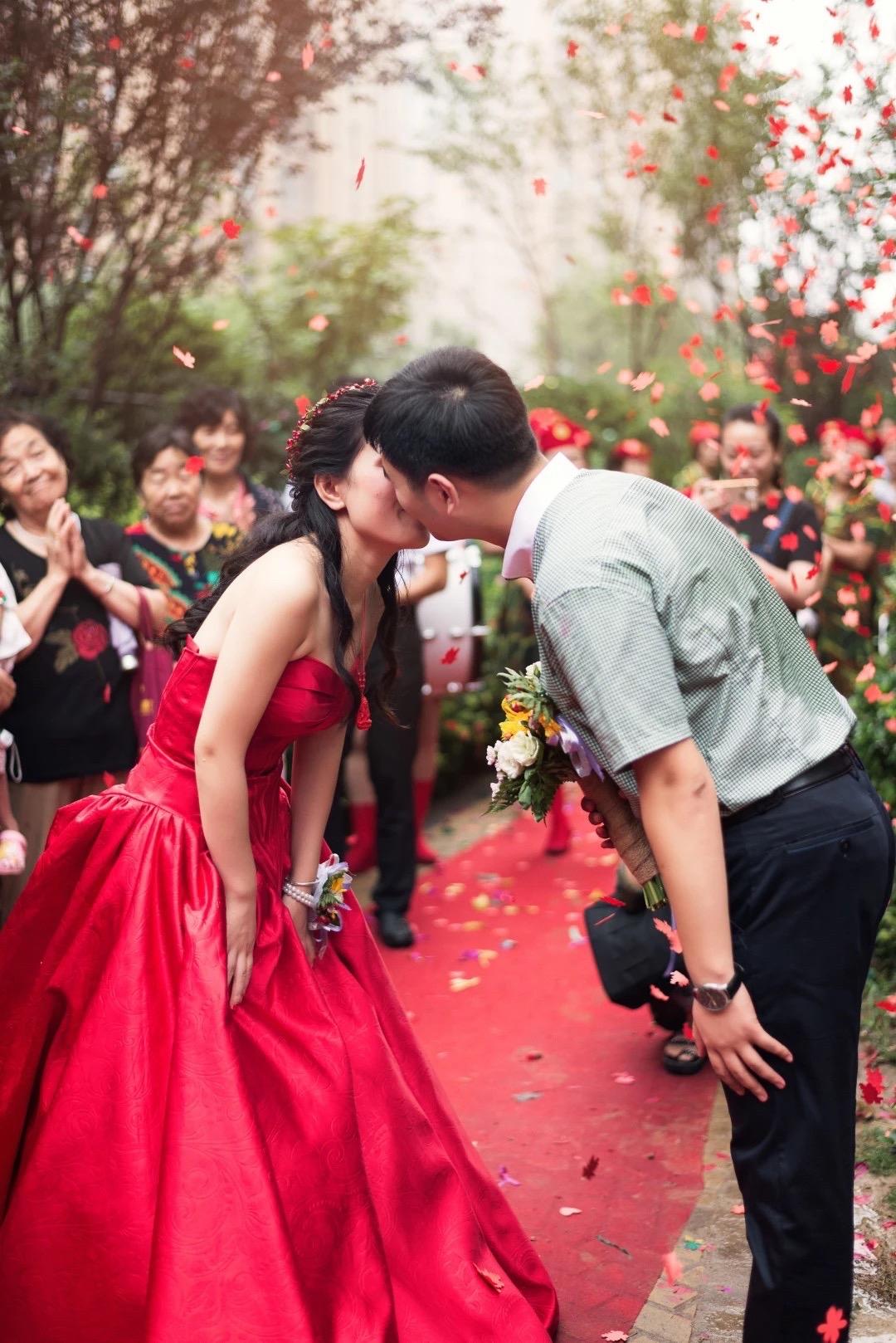 姨妈给32岁高管表妹征婚，开出10条硬核条件，看完我直接沉默了我姨妈最近天天