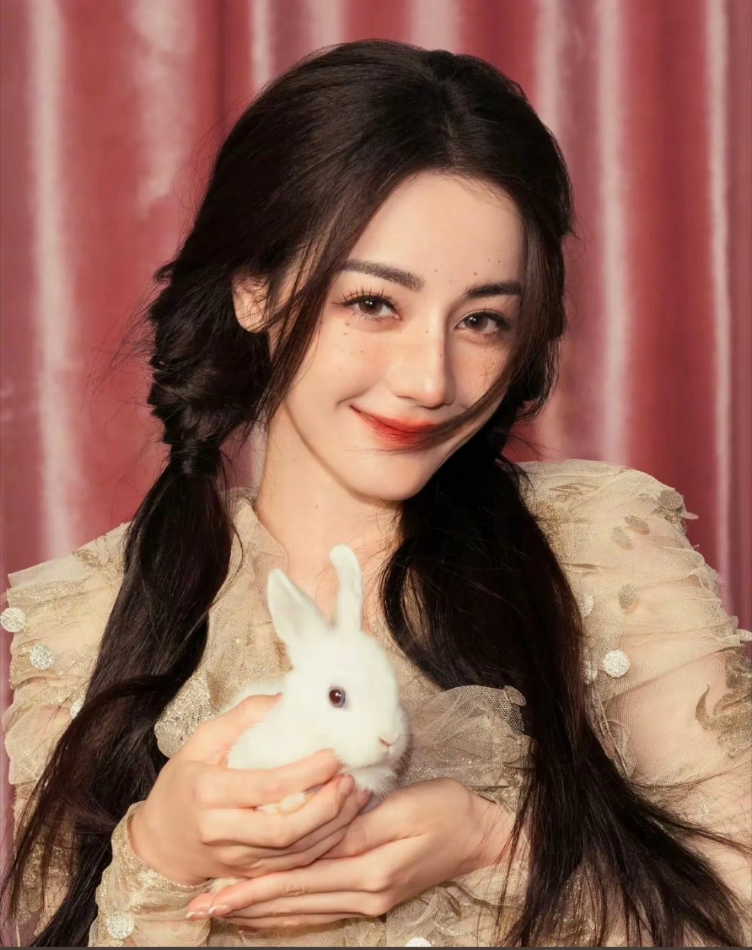 师姐说剑修第一课就是学会扎高马尾，小巴为了酷上加酷，给自己扎了双马尾迪丽热巴