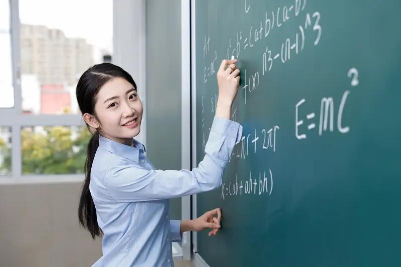 体制内有一类最富裕的老师不是校外补课的老师也不是教学成绩最好的老师更不是身