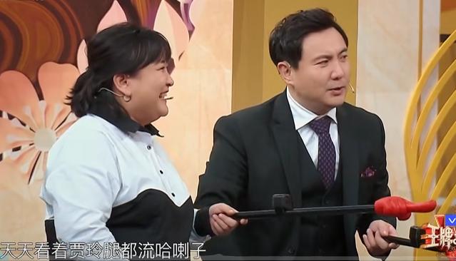 沈腾：“最喜欢的男演员是谁？五个字回答。”张萌：“最喜欢沈腾。”沈腾：“