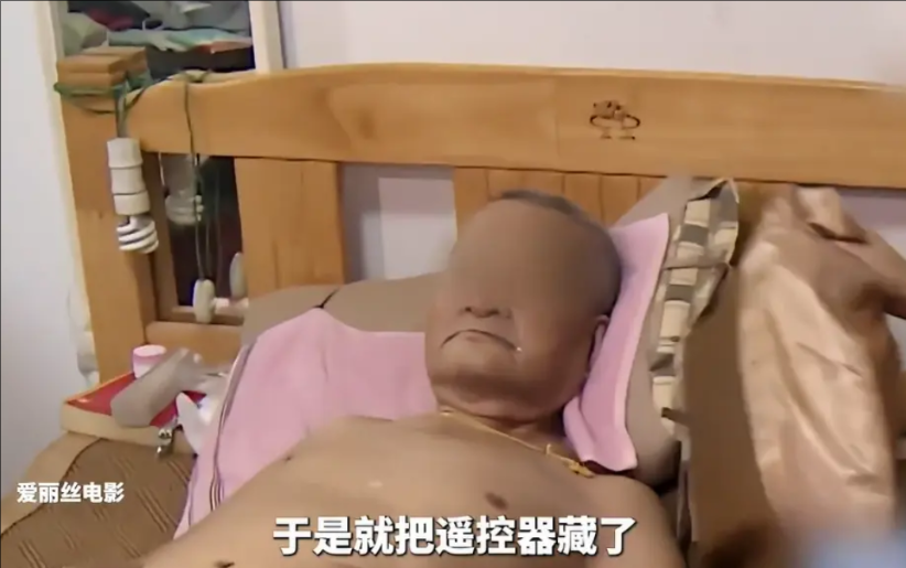 这是要热死人啊！刷到一个视频，上海40度高温天，一老爷子把空调遥控器藏得严严实实