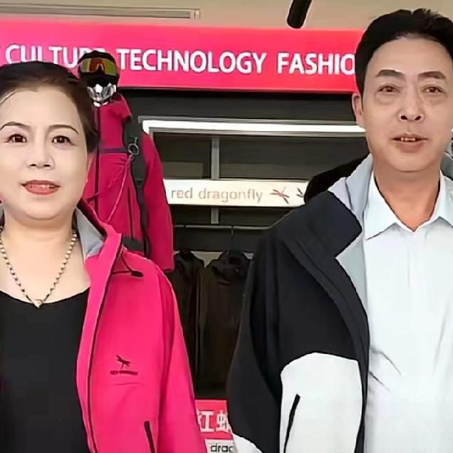 许敏带货又卖了几百万，可把大娘酸坏了，在评论区说风凉话，暗指许敏靠粉丝期待卖货。
