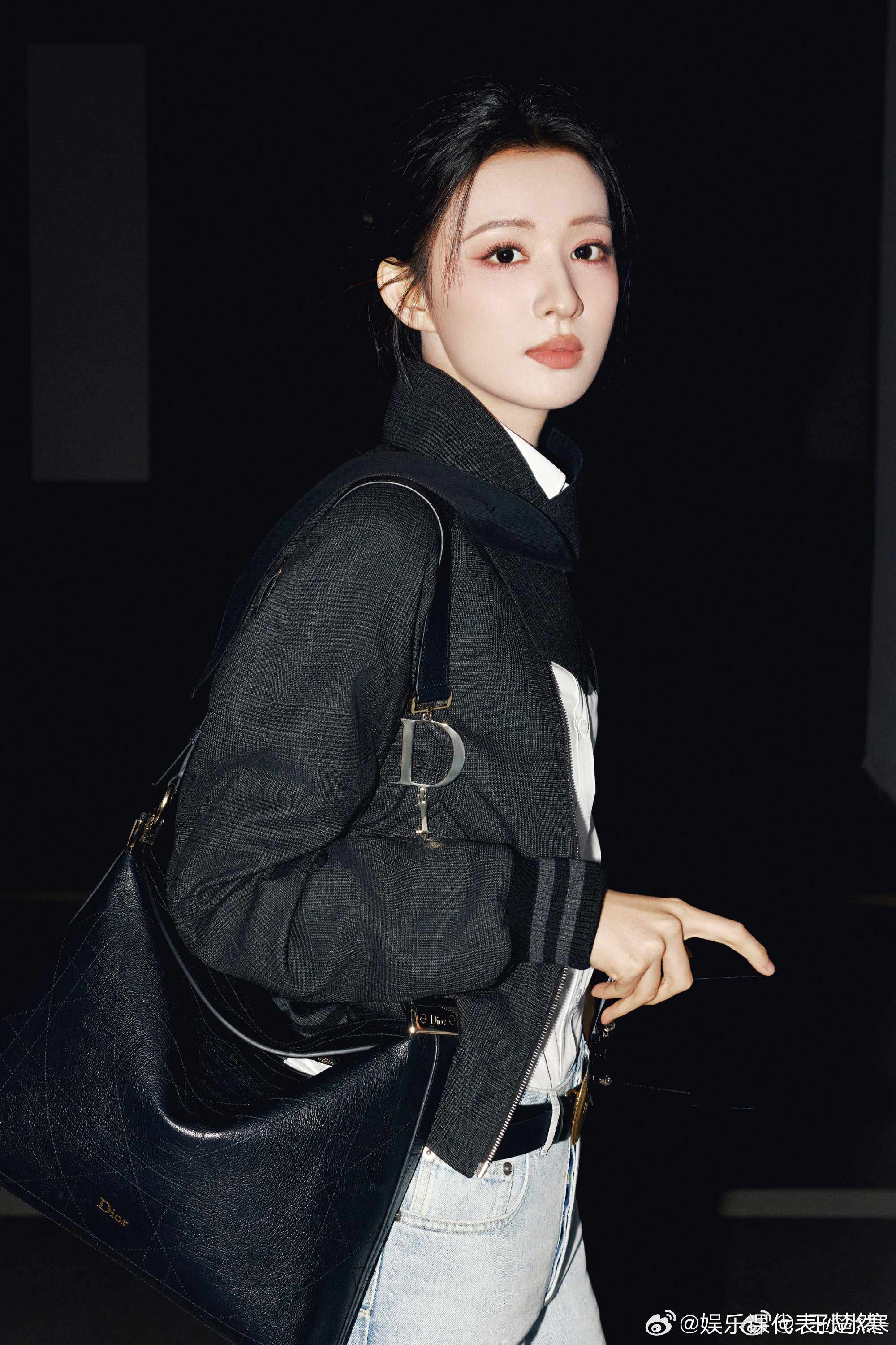 王楚然Dior大秀出发图王楚然Dior出发图🚢儿出发图来咯~~很好老公飒飒嘟