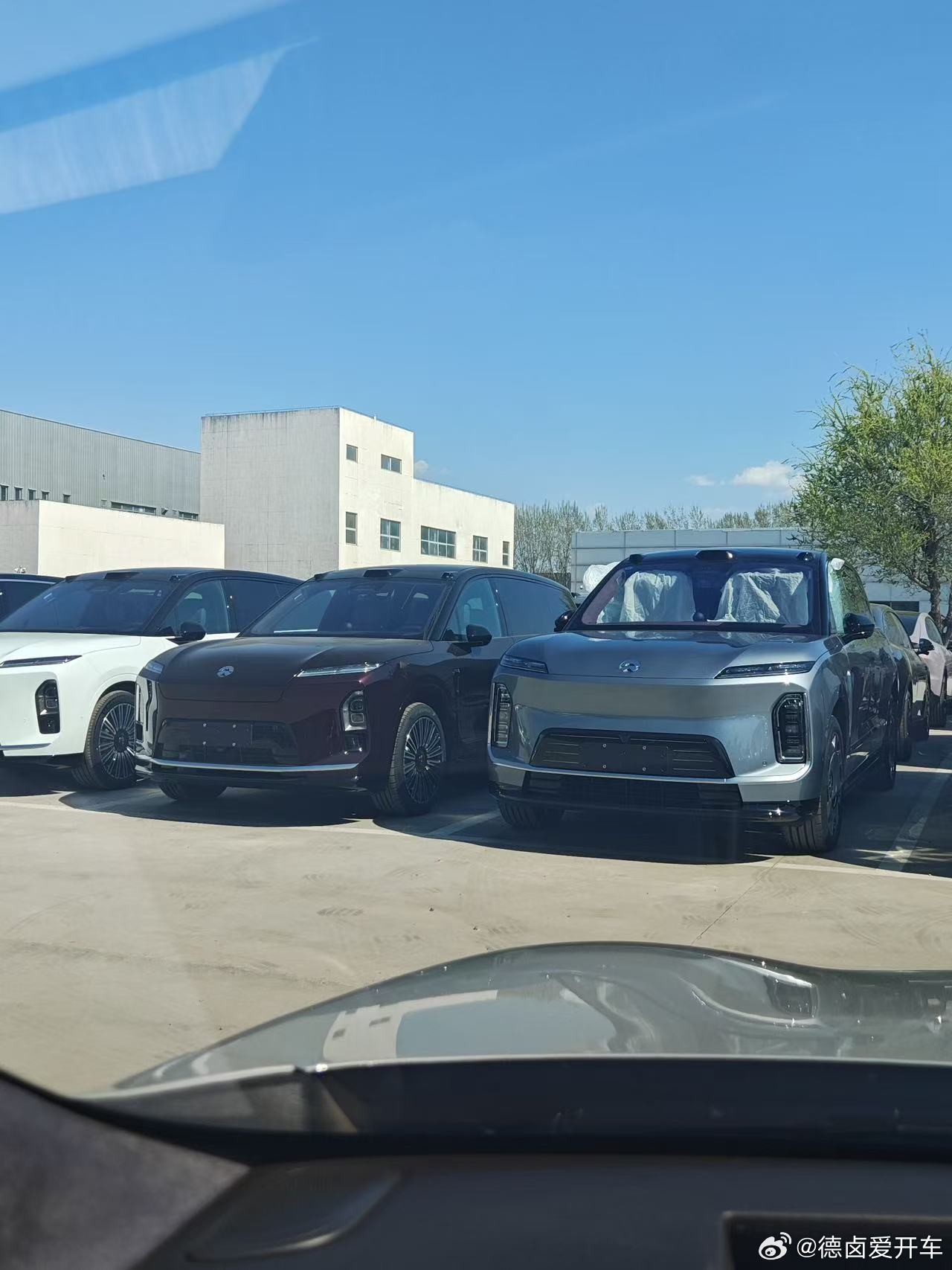 看这，你就知道ES9有多大了，全新ES8好歹也是全尺寸SUV。