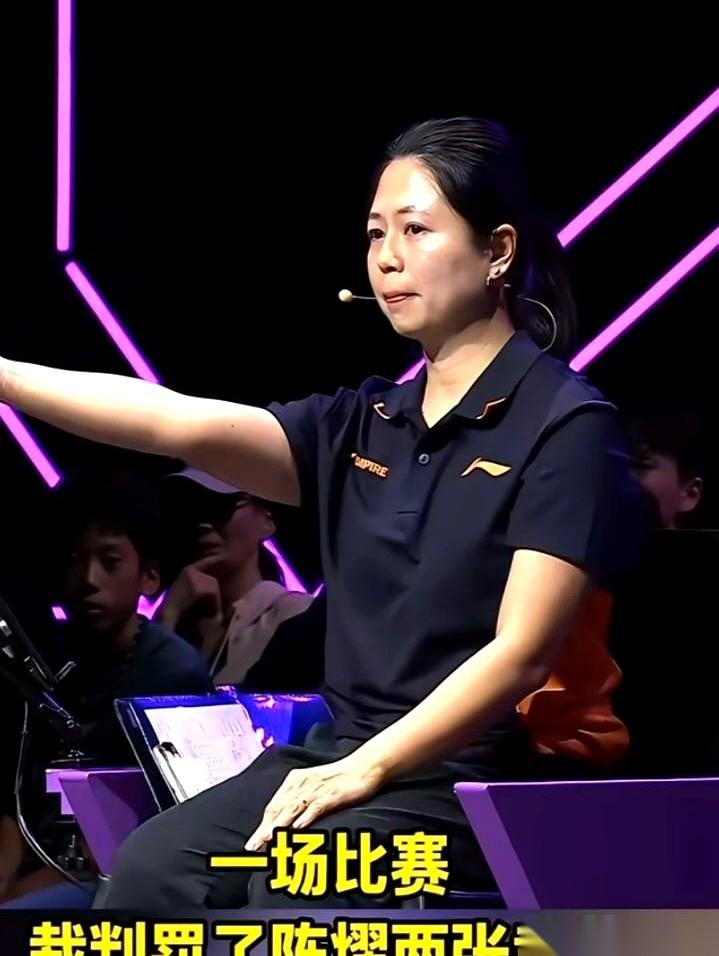 陈熠对战张本美和那场球。打到一半，陈熠扶住了自己的脖子，老伤犯了。教练立刻起身