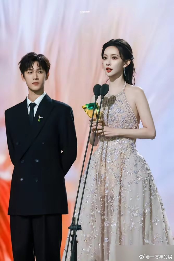 刚被刘大锤实锤和孟子义是纯假CP，李昀锐转头就跟王楚然在巴黎连喝3顿下午茶！刘大