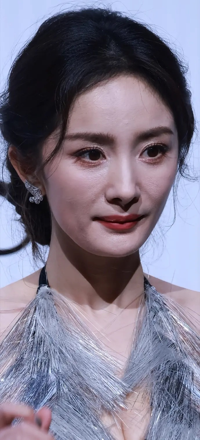 杨幂生图也如此美丽