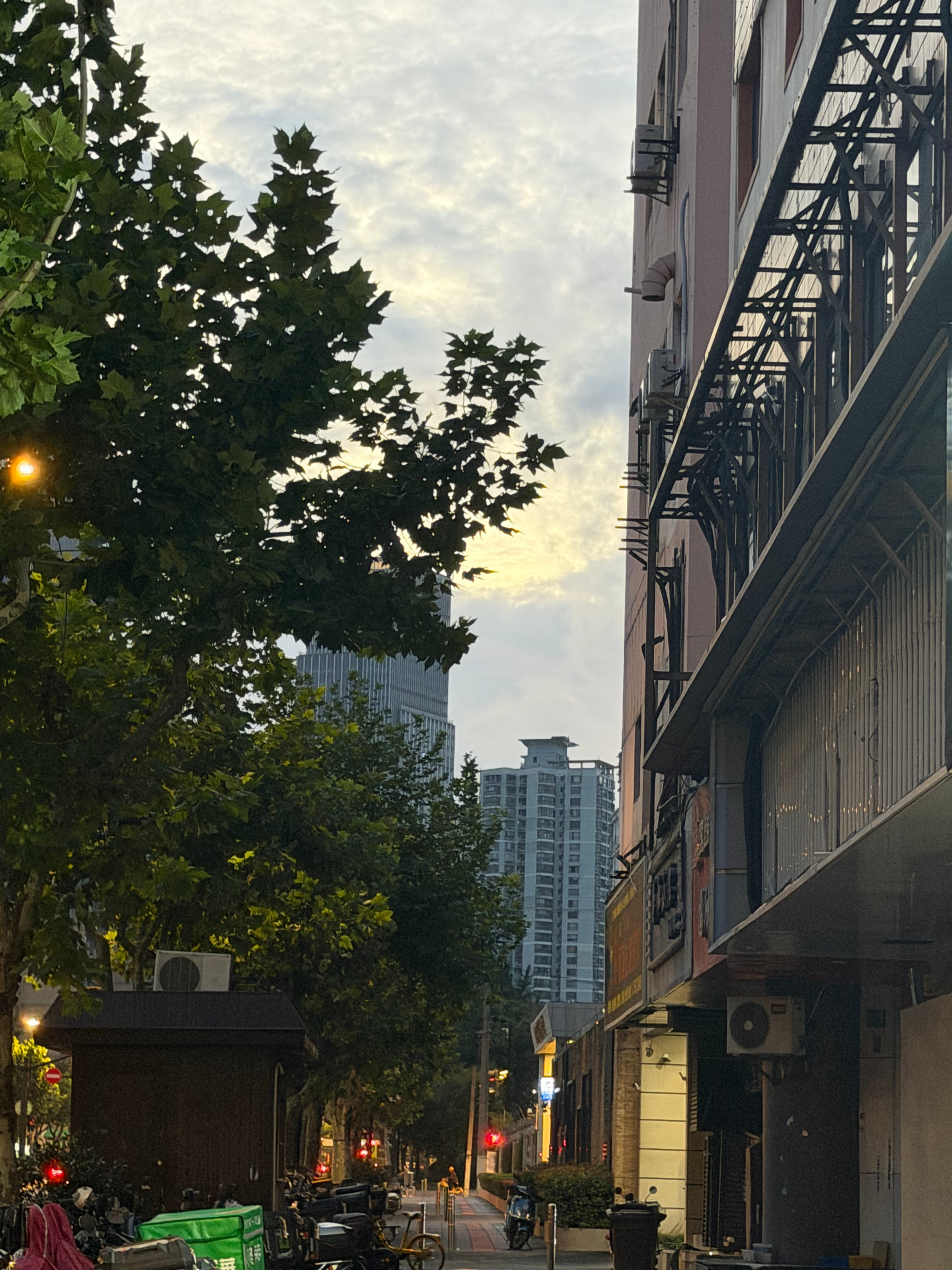 玩到天亮了直接世界上最爱蹦的两个小姐姐。。​​​