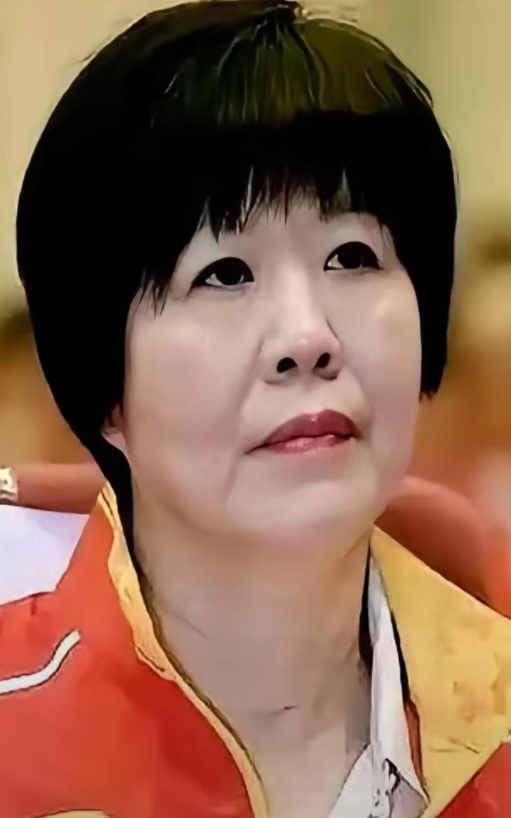 实话实说，中国女排，现在让郎平回来干什么，现在的女排年轻球员欠缺的不只是技战术水