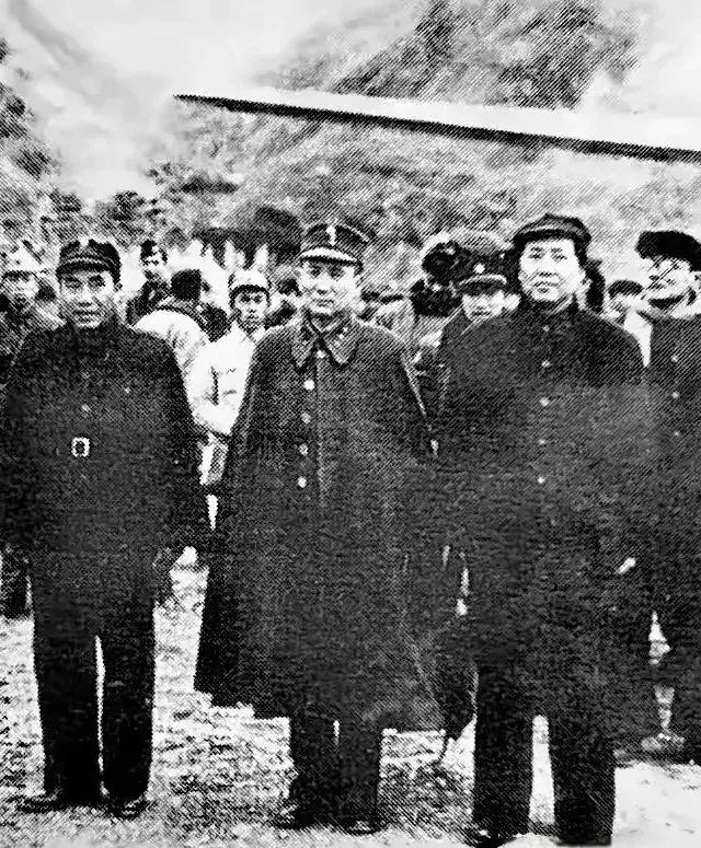 毛主席：“要民众，虽危险也有出路；不要民众，一切必然是漆黑一团。”