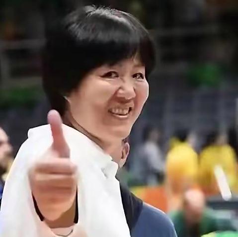 郎平一针见血点破女排现在存在的问题，不缺新人，缺能撑场的人！近日中国女排不敌法