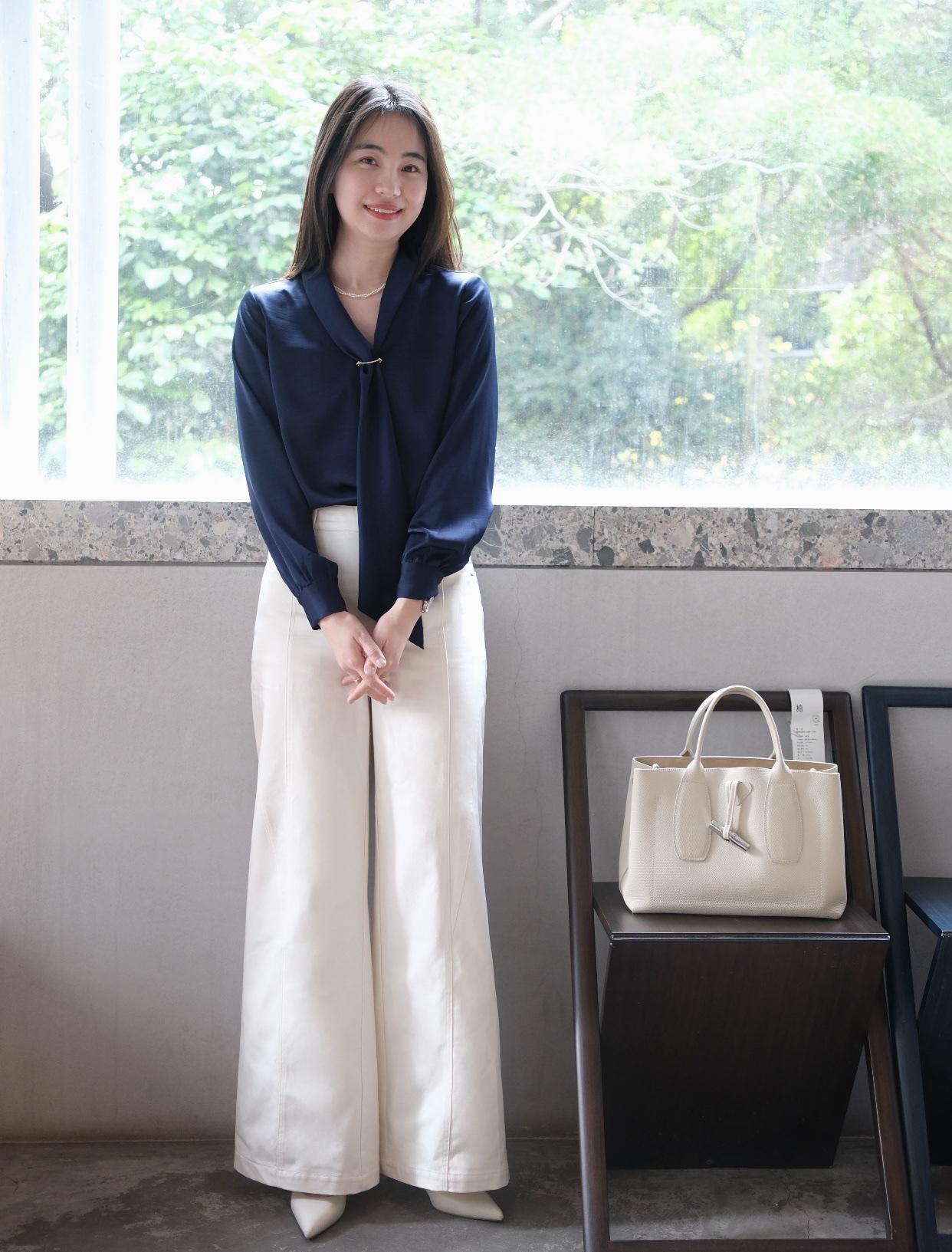 分享卓越的优雅女性中年女性的优雅，不靠装嫩。穿衣要简约、得体、舒服，一件剪裁利落