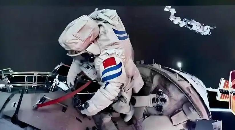 神舟二十二号飞船已经发射上去了！飞船虽然是无人发射，但里面有一件东西值得注意，估