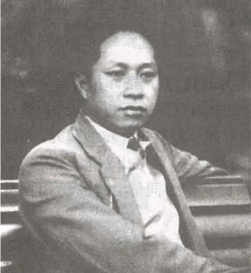 1939年深秋，延安的窑洞里，一封来自皖南的电报让毛泽东罕见地动了怒。电报的发出