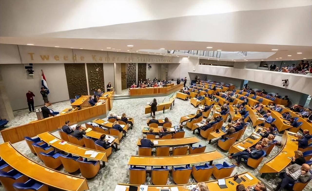 荷兰众议院选举, 六六民主党以微弱优势领先