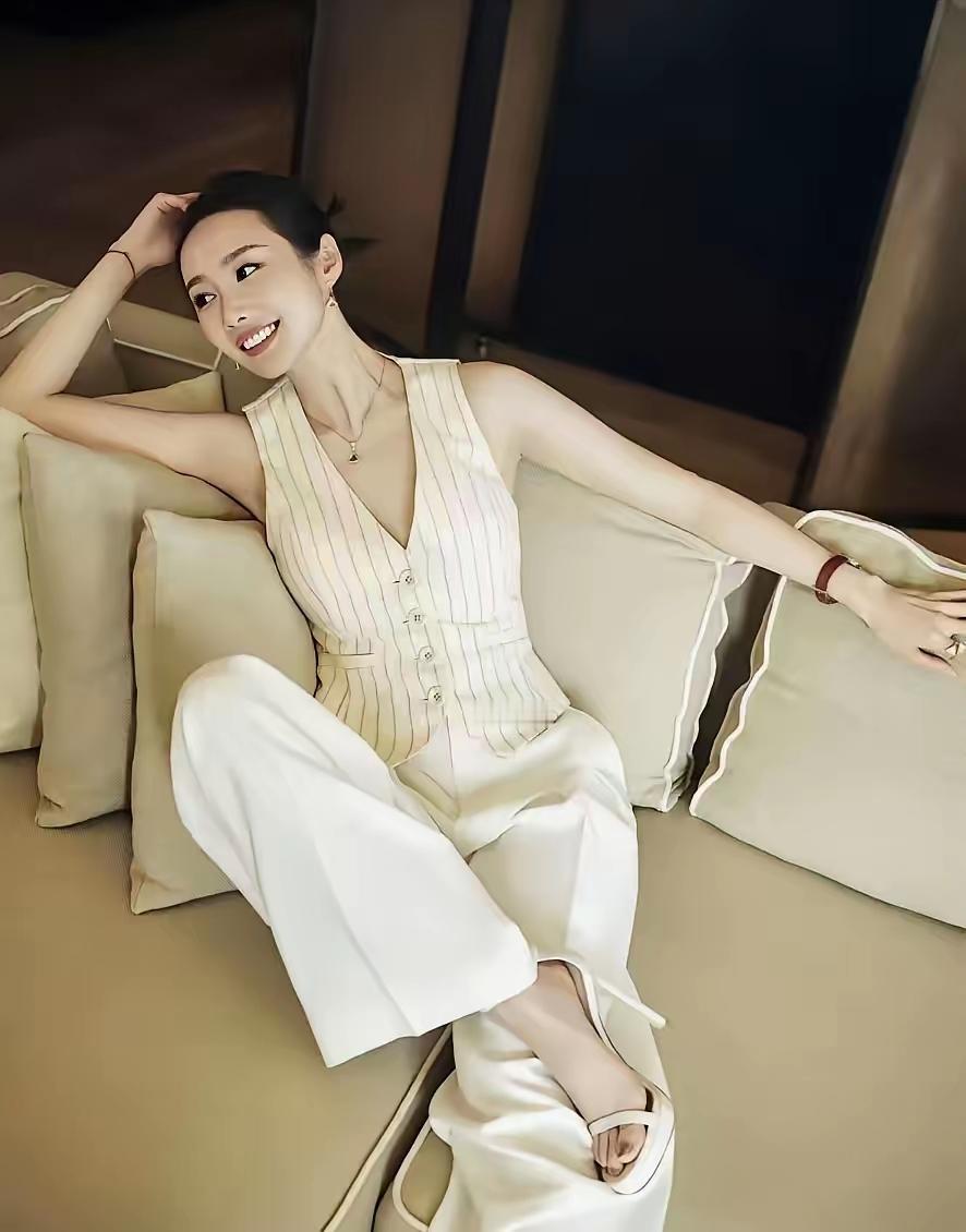 一位按摩店老板娘非常现实的说：“客人摸你一下手，你的手会断掉吗？你如果还像