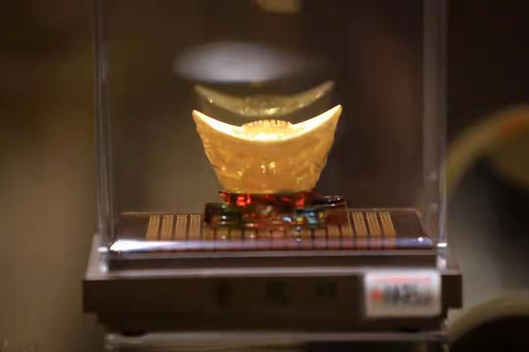 黄金“跳水”又“踮脚”！10月27日现货黄金跌破4000美元/盎司，28日又冲高