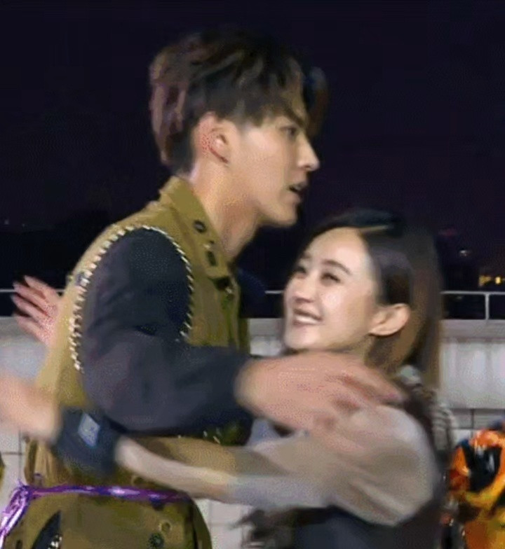 曾沛慈赵丽颖是互关嗯……好像曾沛慈最近有热度？不过颖宝当年这些综艺镜头真的好可