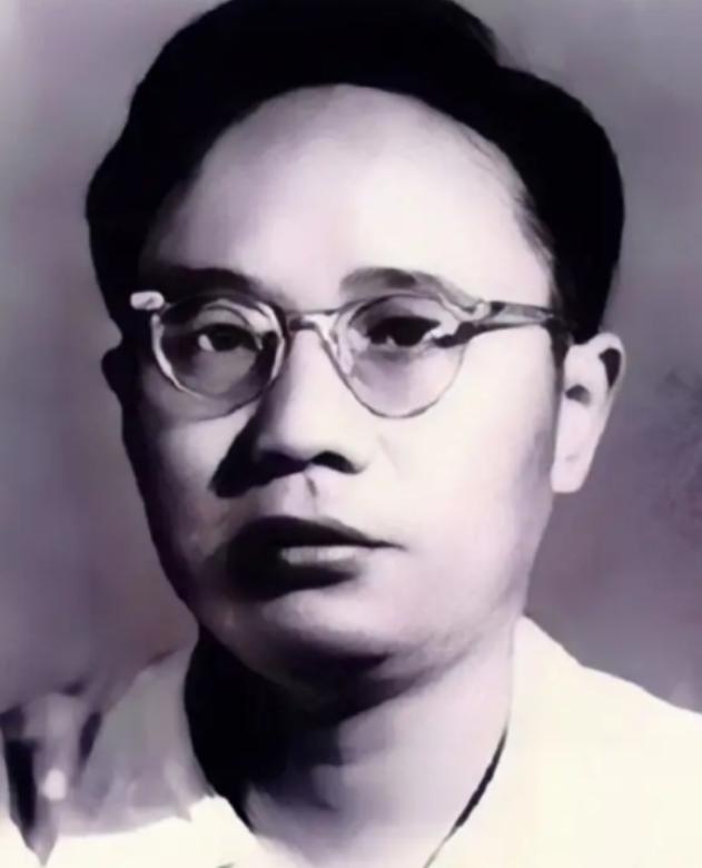 他写过"生活是多么广阔"，写过"我为少男少女们歌唱"，给朱德当过秘书，毛泽东见了