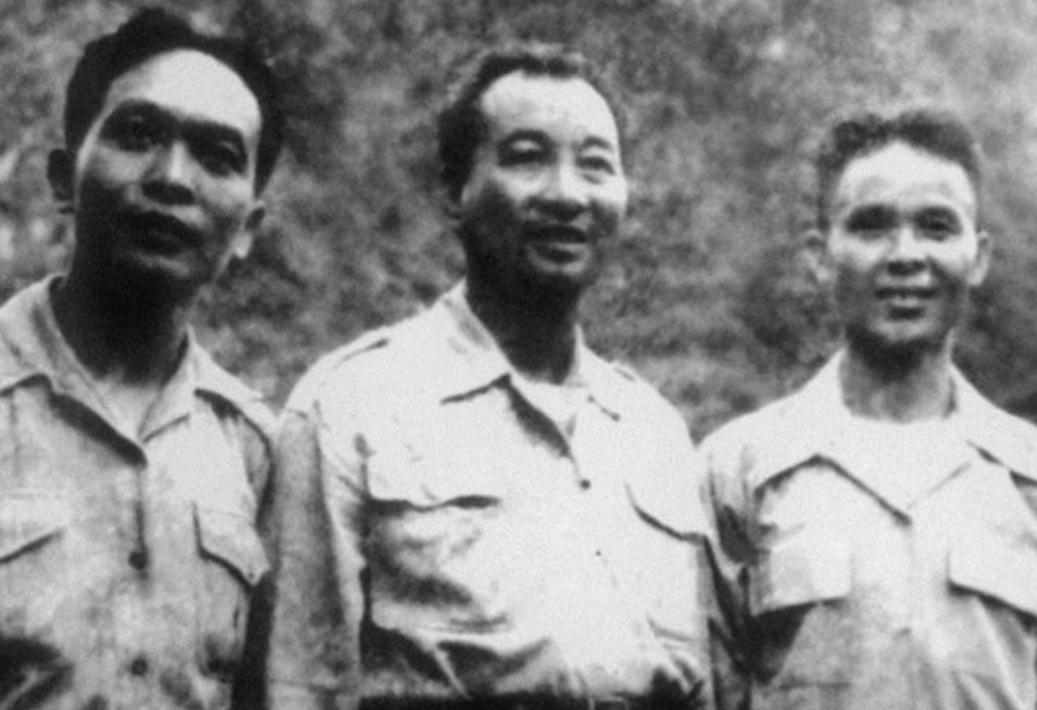 一次，陈谢兵团司令陈赓与豫西军区副司令孔从洲见面，笑着问：“老曾（豫西军区司令）