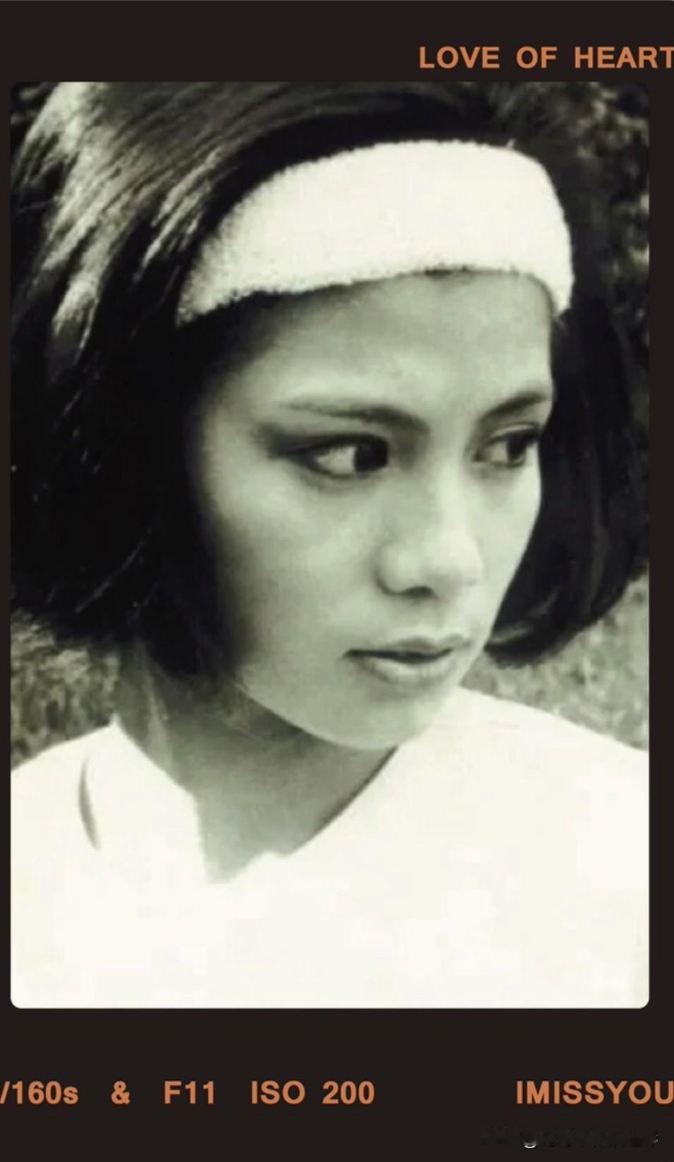 黑白滤镜遮不住：📽️她的美，是会动的青春港风少女感，她真的是独一份白发带