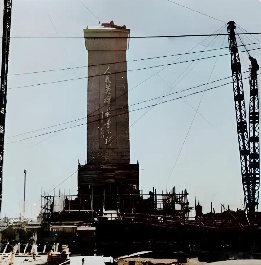 “人民英雄纪念碑，不允许提及中国共产党！”1949年，国家在准备修建人民英雄纪