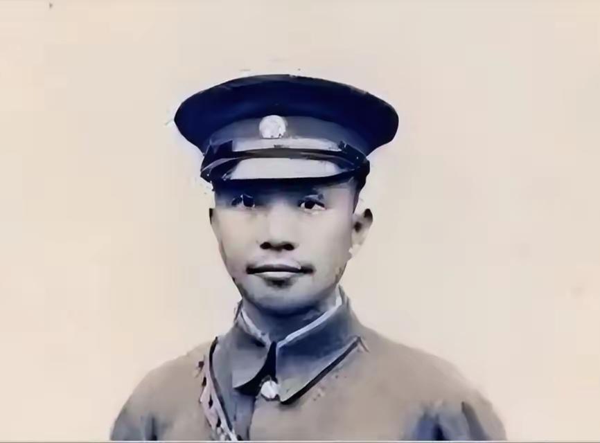 1928年，国军开会，桂系军长叶琪眼皮打架，竟当着老蒋的面睡死过去。老蒋瞅着
