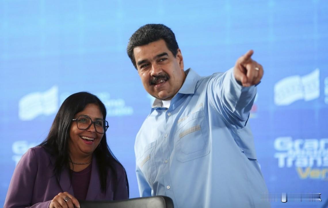 俄罗斯支持马杜罗抵抗侵略。据克里姆林宫报道，普京与马杜罗通了电话。通话中，普