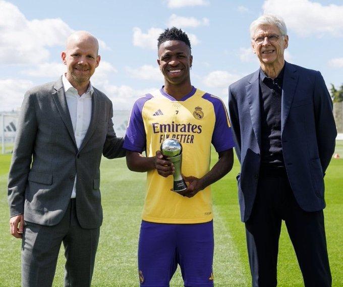 欧洲转会新闻！★蓝月小熊！曼城希望维尼修斯不要和皇马续约，并希望其成为蓝月的