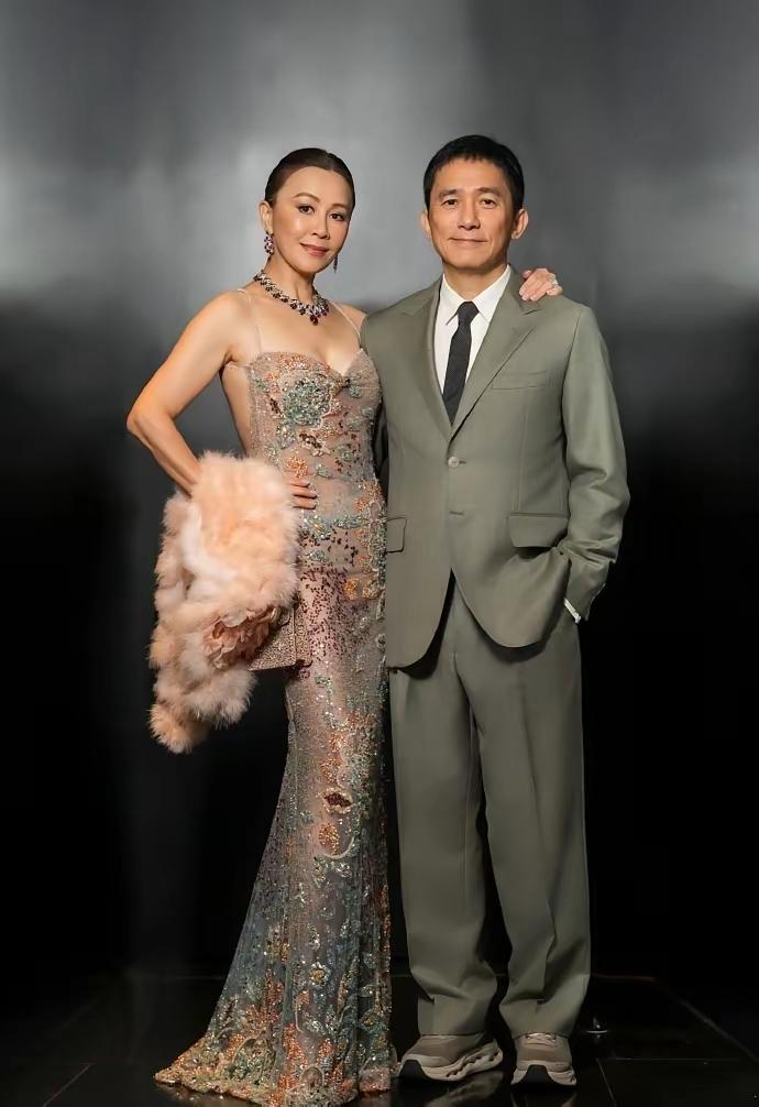 不得不感慨，没生过孩子的身材就是好！这个摄影师的拍照技术也很不错，把人物拍的很