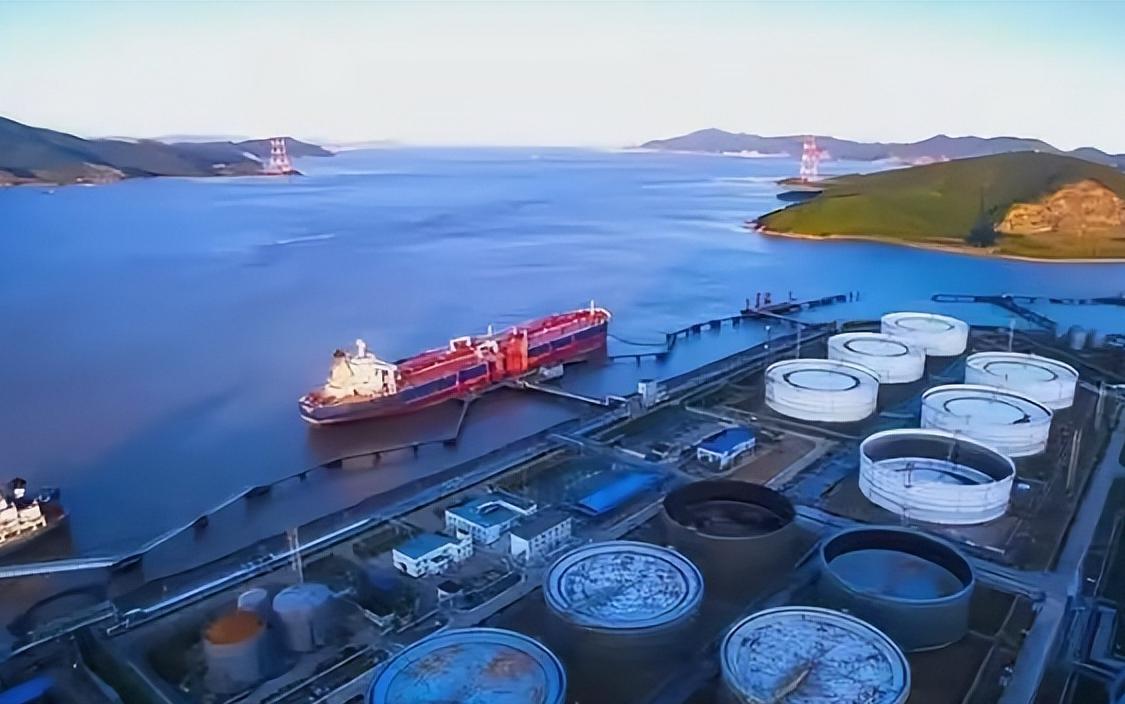 中国全面断供日本成品油！截止目前，中国已全面停止对日本的成品油供应，汽油、柴