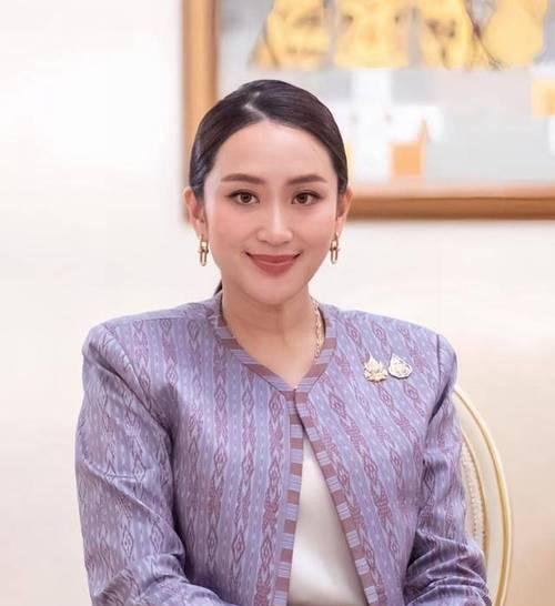 罢免书已递交，佩通坦开始自救，60万泰军作出选择，中国不可不防。泰总理佩通坦遭到