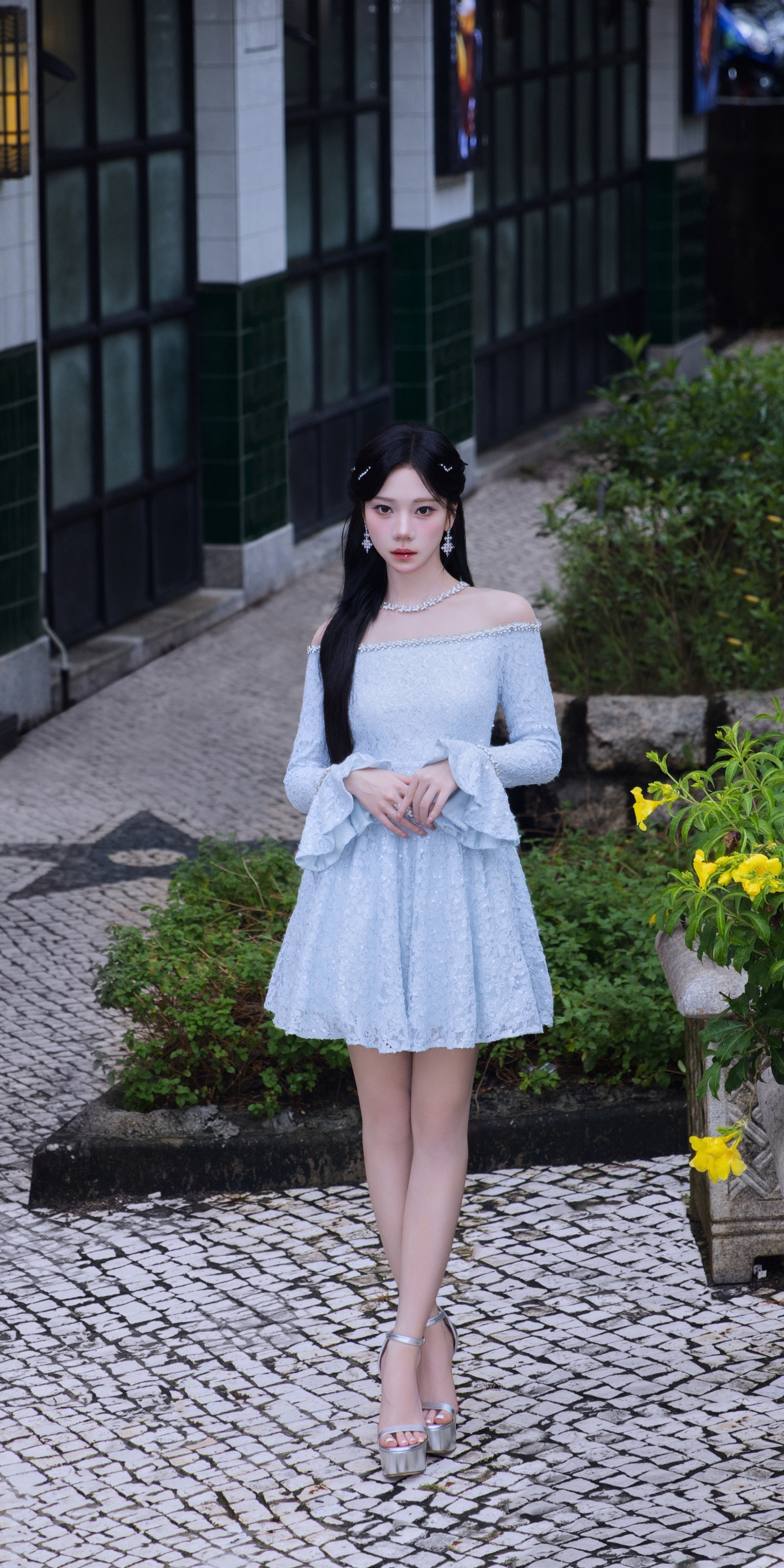 张紫宁，穿蓝裙子的“千金大小姐”。张紫宁