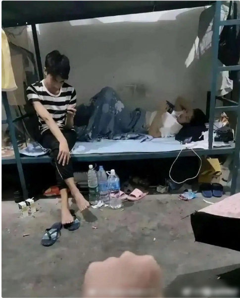 刚开学怎么委婉的劝我舍友别老带男朋友过来了​​​