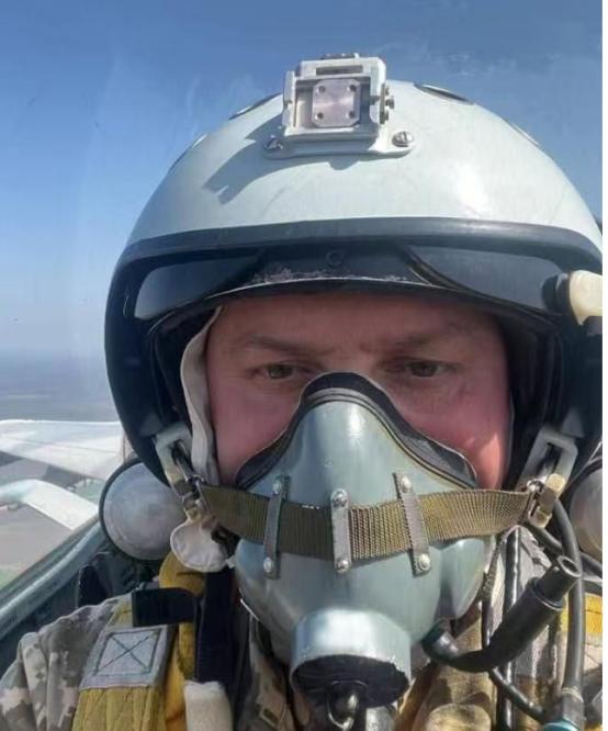 乌克兰终于明白，这一次又掉进了俄军的陷阱！乌军发现，俄军苏34战斗轰炸机正在执行